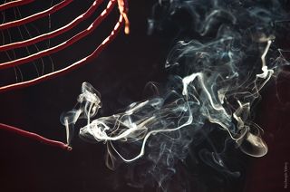 Благовонная пирамидка в буддиском храме.