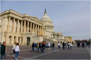 Строительство закончилось лишь в 1811 году. Купол был возведен значительно позже - в 1866 году. На верху купола - Статуя Свободы.