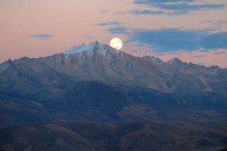 Китай, Тагонг Tagong (塔公), так же известный как Lhagang 
(ལྷ་སྒང་)