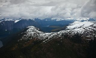 3. Горы зачастую окутаны туманом.