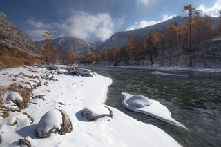 Зато есть контраст с новым снежком и водой))