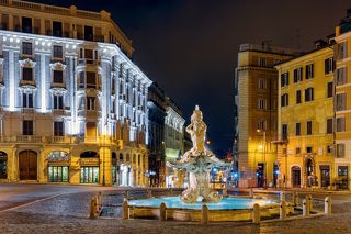 Fontana del Tritone)