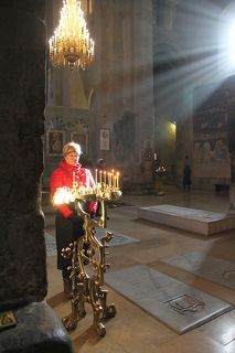 В прежние эпохи храм был некрополем и тут были захорнены почти все грузинские цари, начиная с XII века