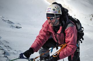 С таким типажом жетонист школы «Mountain Rescue» даж на перилах двойки-а выглядит сурово )
