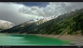 Бирюзовая вода.