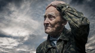 В кадре Кокорин Вячеслав Викторович, Помощник начальника Борисоглебской Краснознамённой авиационной школы пилотов им. В.П. Чкалова в 1945-1946 гг. Больше о герое кадра по ссылке: http://www.bvvaul.ru/profiles/4317.php