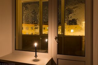 Прошлой зимой я заметил красивые узоры на стёклах балкона.