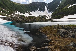 Самое живописное озера, Некоторые даже умудрились искупаться в нем, не смотря на снег