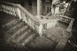 на один пролет вниз