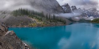 Одно и то же утро на Морейне часто готовит сюрпризы. Казалось, не увидеть нам солнца.