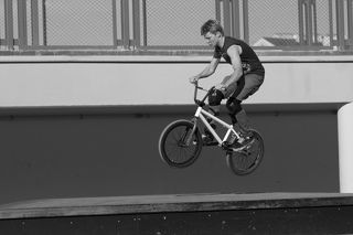 - Убедитесь в том, что место приземления расчищено. Не выбирайте для приземления такое место, в безопасности которого вы сомневаетесь.