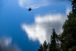 Нижнее Кольсайское озеро в облачную погоду