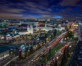 Вечернее фото исторического центра Минска, «Верхний город» и проспект Победителей с высоты птичьего полета  ...почти игрушечный городок... Снято с балкона бизнес-центра  «Royal Plaza» в Минске