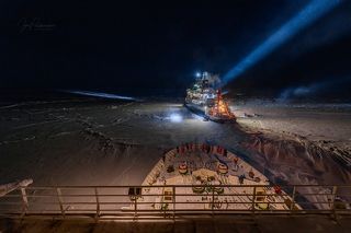 Подход лк Капитан Драницын к исследовательскому судну Поларштерн