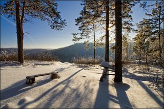 Ну и обязательно солнце сквозь веточки, там же над обрывом ))