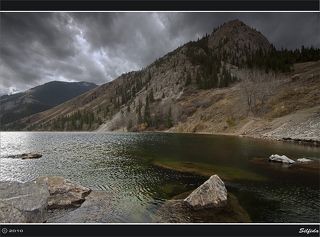 Вид на озеро с левого берега.