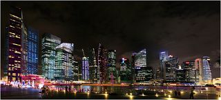 Сингапур особенно красив в вечернее время