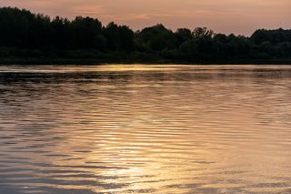 02 Вот что мне удалось снять там (между делом, пока готовил для друзей на углях мясо и обощи) в один из сентябрьских вечеров...