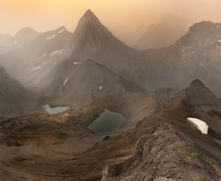 Пик Birdwood в утреннем смоге