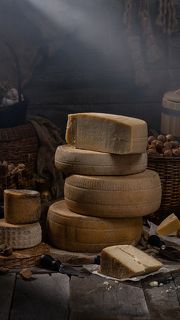 Хотелось создать атмосферу прохладного, темного, но уютного подвальчика, в котором хранится это вкусное золото