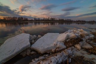 льдины на берегу. На следующий день их уже не было