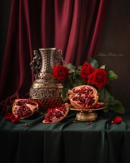 С гранатом и розами