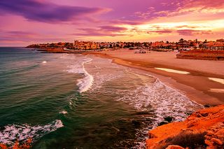 Закат в Испании на юге побережья Коста Бланка в провинции Аликанте, Ориуэла Коста, Ла Зения