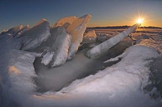 Ледяные торосы на Чудском озере.Россия. Псковская область.