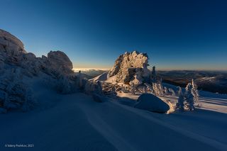 02 … глубокие синие тени, …