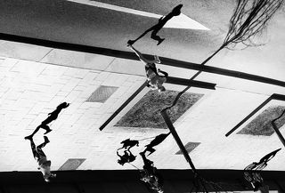 Тени на набережной