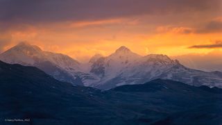 02 Вот, например, эти скальные вершины, …