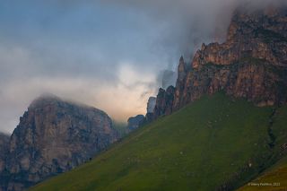 02 Наблюдать игру облаков на фоне скалистого хребта было очень увлекательно!