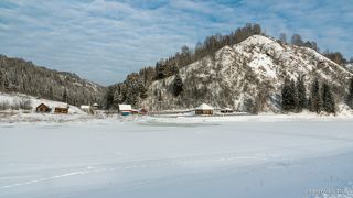 03 Правый берег Мрас-Су просторным не назовёшь, но он тоже застроен и заселён, …