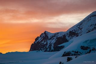 01 Апельсиновые тона над Кюкюртлю, вершиной в юго-западном отроге Эльбруса