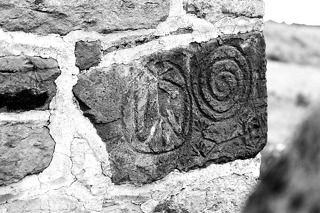 Знаки еще не расшифрованы.