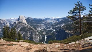 1. Парк известен уникальным видовым разнообразием флоры и фауны и славится исключительными ландшафтами.