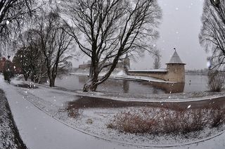 Россия.Псков. Плоская башня.