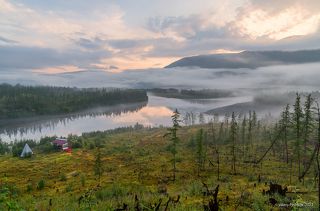 01 Преодолев по большой воде 360 км, мы достигли первой цели путешествия – базу Владимира Коваля, расположенную недалеко от слияния рек Курейка и Яктали
