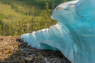 01 Водопад Уютный в июле порадовал нас мощными наледями