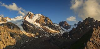 Вдали показался пик Комсомол