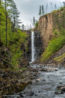 02 Водопад оказался достаточно живописный, …