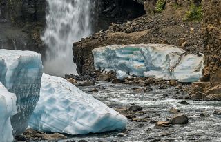 01 По моему давнему мнению лёд – это самая красивая материя в горах и Путоранский водопад на реке Уксикта только укрепил меня в этом мнении
