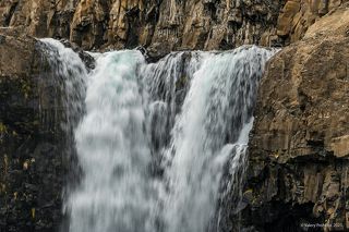 02 Да, белоснежная вода на рыжих скалах очень хороша, …