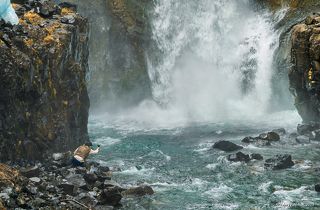 01 Трудно одним кадром показать и масштабы и мощь водопада. А триптих в какой-то степени даёт представление…