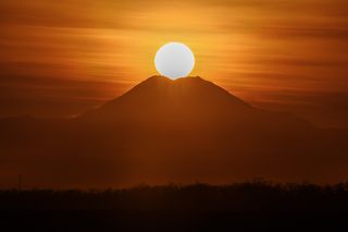 Солнце в лунку