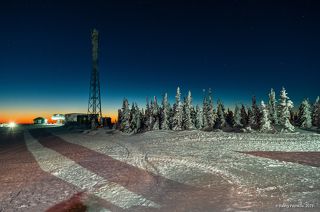 03 Даже светящаяся реклама на ней в тему! Опа …