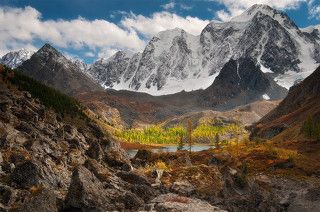 Верхнее Шавлинское озеро. Вершины Мечта, Красавица и Сказка. Алтай.