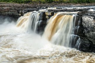 02 Однако, Большой Курейский удивил меня не столько мощью, сколько разнообразием и гармонией падающей воды