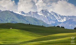 кочевники живут все лето у подножья гор