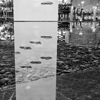 Отражения в Ferrari World